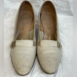 Vintage Selly leather Women's Cream kitten heel Loafers sz 9
